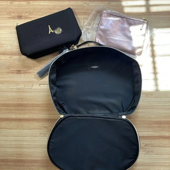 Lacome Paris Large Round Black Cosmetic Travel Bag - Picture 3 of 5